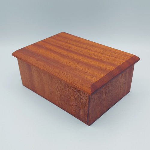 Click to view detail for BEN-505 Box Mahogany 7.5x5.5x3 $40